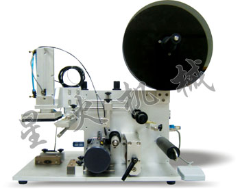 半自動方瓶貼標(biāo)機